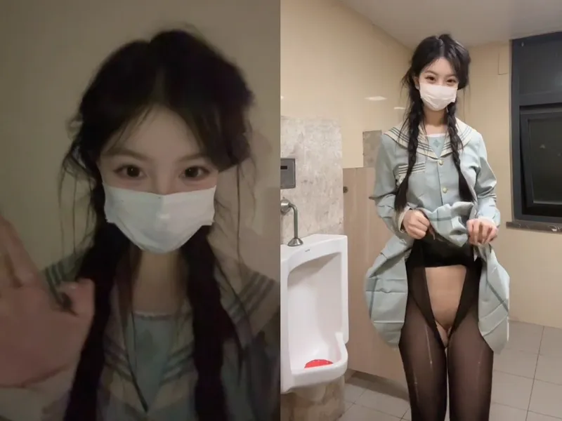 Cô bạn gái sinh viên cấp 3 live móc lồn trong nhà vệ sinh nam p2